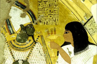 Antigo Egipto, Pintura mural Túmulo de Inherkhau, Tebas, Túmulo dos Nobres, 20ª dinastia, Inherkhau fazendo oferendas a Osíris (foto)