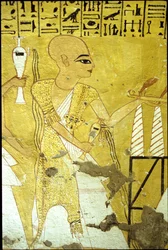 Antigo Egipto, Pintura mural Túmulo de Inherkhau, Tebas, Túmulo dos Nobres, 20ª dinastia, Um sacerdote a servir libações a Inherkhau (foto)