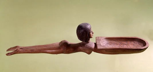 Antiquidade egípcia: Colher de madeira para colher cosmética chamada de nadadora nua segurando um pato. 18ª dinastia, novo império. Paris, Museu do Louvre