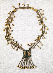 Antiquite egípcio: colar de ouro do Faraó Pinedjem. 21ª dinastia (ca. 1069-945). Paris, Museu do Louvre