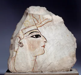 Antiquite egípcio: ostrakon (ou ostracon) (plural: ostraca ou ostraka), cacos de cerâmica calcária com perfil real. 19ª dinastia (1295-1186 a.C.). Paris, Museu do Louvre