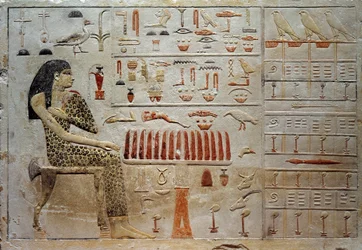 Estela da Princesa Nofreyabet (relevo calcário colorido, c. 2575 a.C.)