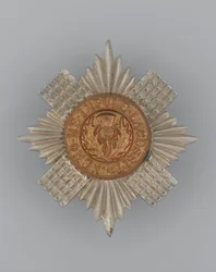 Crachá de boné, c.1896-1920 (metal)