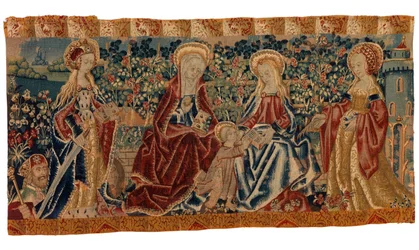 Tapeçaria frontal de altar representando a Virgem com o Menino e Santa Ana assistida por dois santos, finais do século XV a inícios do século XVI (lã e seda)
