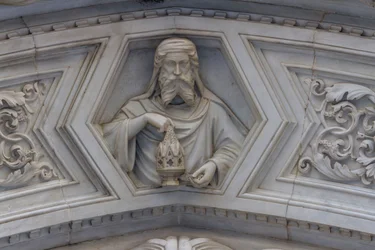 Cristo, detalhe do relevo em torno do portal lateral, catedral de Santa Maria da Florença (Lista do Patrimônio Mundial da UNESCO)