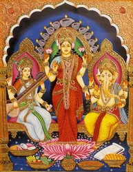 Lord Ganesh com Laxmi e Saraswati Pintura em miniatura sobre papel com relevo dourado Índia