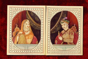 Pintura em marfim do Imperador Mughal Akbar e Jodhabai
