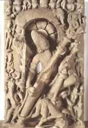 Siva na forma de Andhakari-Gajantakari, dinastia Kalachuri (arenito)