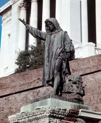 Monumento dedicado à Cola di Rienzo (1314-1354) no Capitólio (Campidoglio) em Roma, de onde proclamou a República Romana em 20/05/1347.