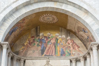 Mosaico sobre a entrada da Basílica de São Marcos, Praça de São Marcos, Veneza, Itália (mosaico)