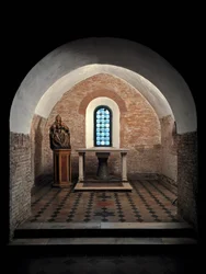 Vista da Primeira Capela da Igreja dos Santos Vicente e Anastasius, 625-1221 Abadia de Tre Fontane (Abadia de Tre-Fontane ou Abadia das Três Fontes) perto de Roma Itália (Vista da primeira capela da Igreja dos Santos Vicente e Anastasius, 625-1221 Tre Fo