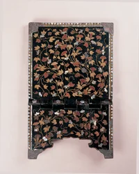 Suporte de missal dobrável cristão do Período Momoyama, final do século 16 - início do século 17 (laca) (ver também 622457)
