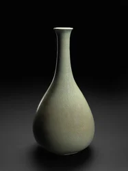 Garrafa de Celadon, finais do século XI (grés com vidrado de celadon)