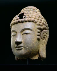 Cabeça de Buda, coreano, final do século 8, início do século 9 DC (ferro fundido)