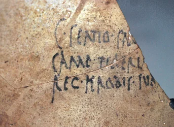 Inscrição de herodo, século I d.C. (cerâmica)