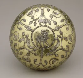 Taça, século 6-7 d.C. (prata dourada e esculpida)