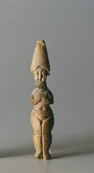 Figurino com um chapéu alto, de Susa, Irã, século 4-6 d.C. (osso)