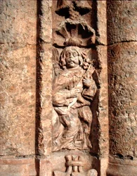 Alaúde, da fachada do Palácio de Montarco (pedra)