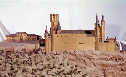 Arquitectura militar: modelo em miniatura do Alcazar Real de Segóvia, construído pelo rei Afonso VI de Castela. Museu da Armee de Madrid.