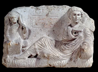 Relevo enterrado em pedra calcária de Taime e sua esposa. de Palmyra. 200 DC. Paris, Museu do Louvre