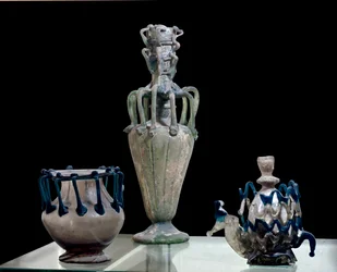 Arte oriental: vasos de vidro feitos na Síria. 300 aproximadamente. Paris, Museu do Louvre