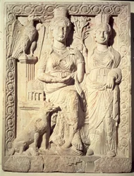 Relevo representando a princesa Zenóbia (d.p.272) e uma acompanhante (pedra)