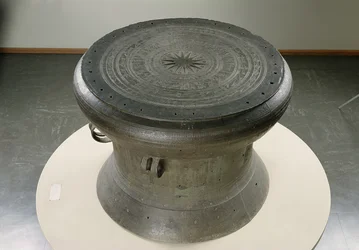 Tambor, estilo Dong Son, século 2-1 a.C. (bronze) (ver também 232894)