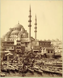 Mesquita de Santa Sofia e barcos de pesca na margem do Bósforo, Istambul, c. 1890