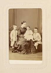P[rin]cesse Clotilde e seus filhos.