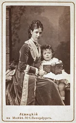 Maria Imperatriz Maria Fyodorovna Dagmar da Dinamarca 1847-1928 com o filho Nicholas Alexandrovich da Rússia,