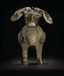 Recipiente de vinho em forma de carneiro ritual, Gong (bronze)