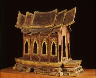 Modelo de um templo do Período de Ayutthaya (madeira dourada)