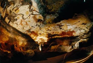 Vista panorâmica da sala dos touros de Lascaux, França, 2022 (foto)