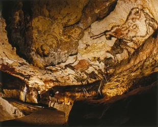 O Unicórnio Mítico de Lascaux e outras pinturas de Lascaux realizadas há mais de 17.000 anos.