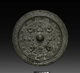 Espelho com Xiwangmu, c.317-400 (bronze)
