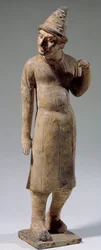 Arte chinesa: Estatueta sogdiana, terracota bárbara com chapéu pontiagudo carregando seda (do atual Uzbequistão). Século VI ou VIII. Paris, Museu Cernuschi