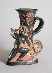 Rhyton em forma de chifre de figura vermelha representando um crocodilo atacando um núbio, grego, c.350 aC (argila)