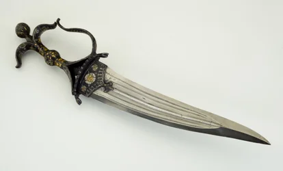 Chilanum, ou punhal (aço e ferro com incrustações de prata e ouro)