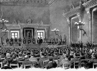 Uma reunião de nacionalistas catalães na Câmara Municipal de Manresa para a redação das 16 bases da constituição regional catalã em 1892. Desenho de Jaume Pahissa.