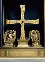 Cruz dos anjos (ouro e pedras preciosas)