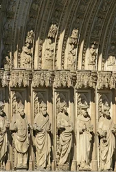 Detalhe do Portal do Perdão (Portal do Perdão), portal central da fachada oeste da Catedral de Toledo, iniciado em 1418
