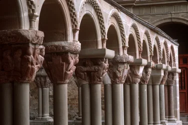 Vista, de, arcada, capitais, em, a, claustro