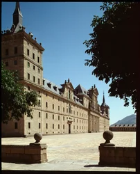 Vista da fachada principal do Royal Seat