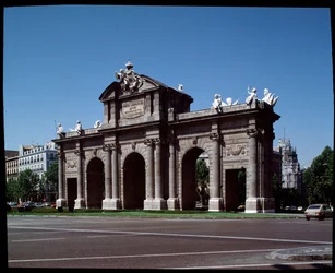 Vista do portão de Alcalá (1778)