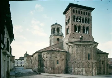 Vista da Igreja de San Tirso