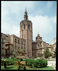 Vista do campanário de Micalet (Miquelet ou El Miguelete) da catedral de Valência (Valência) 1381-1429 Espanha