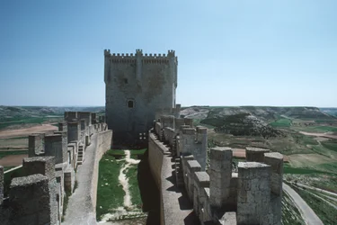Vista das muralhas do castelo e manter
