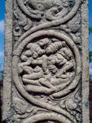 Alívio de um pilar do templo budista