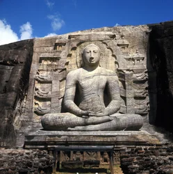 Buda de Gal Vihare de Polonnaruwa (Sri Lanka) (atribuído ao rei Parakrama Bahu).