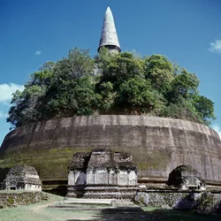 Vista de stupa Rankoth Vehera